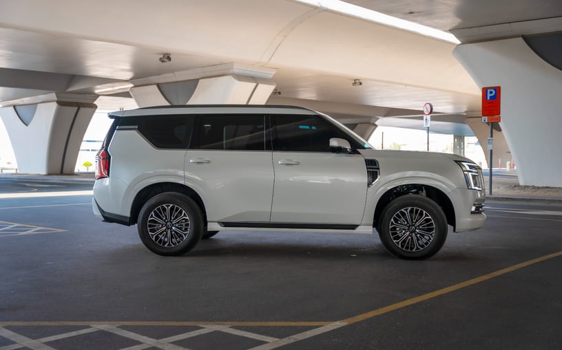 Nissan Patrol Platinum V6 (Blanc), 2025 &agrave; louer &agrave; Sharjah