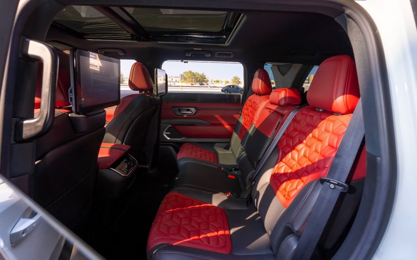 Nissan Patrol Platinum V6 (Blanc), 2025 &agrave; louer &agrave; Sharjah