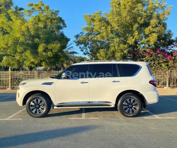 Dubai'de kiralık Nissan Patrol V6 (Beyaz), 2020