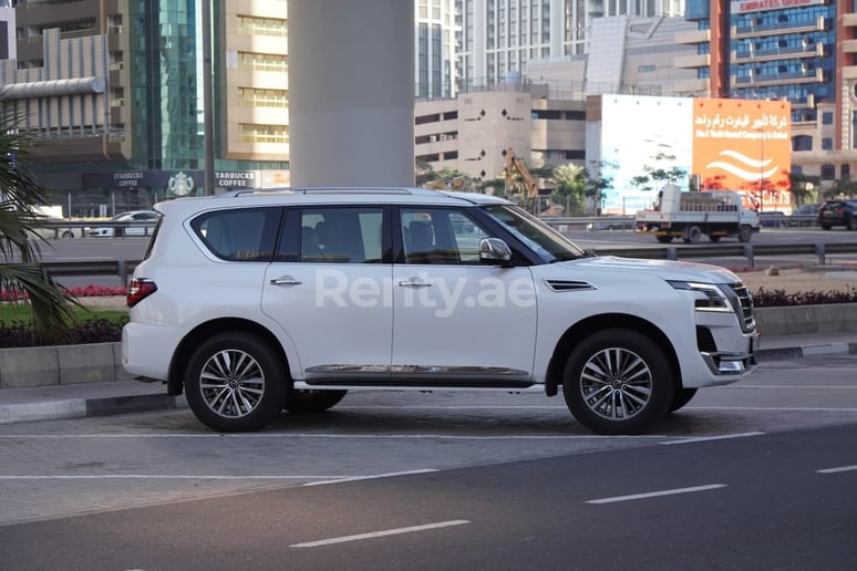 Nissan Patrol (Wit), 2021 te huur in Sharjah