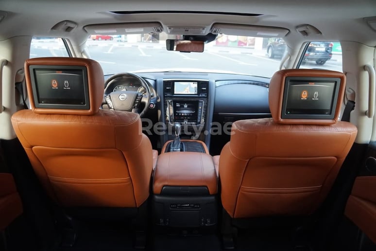 Nissan Patrol (Wit), 2021 te huur in Sharjah