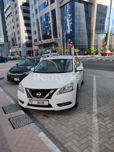 Nissan Sentra (Blanc), 2020 &agrave; louer &agrave; Duba&iuml;
