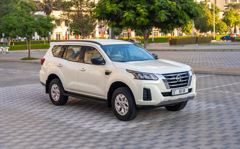 在沙迦 租 日产汽车Xterra (白色), 2025