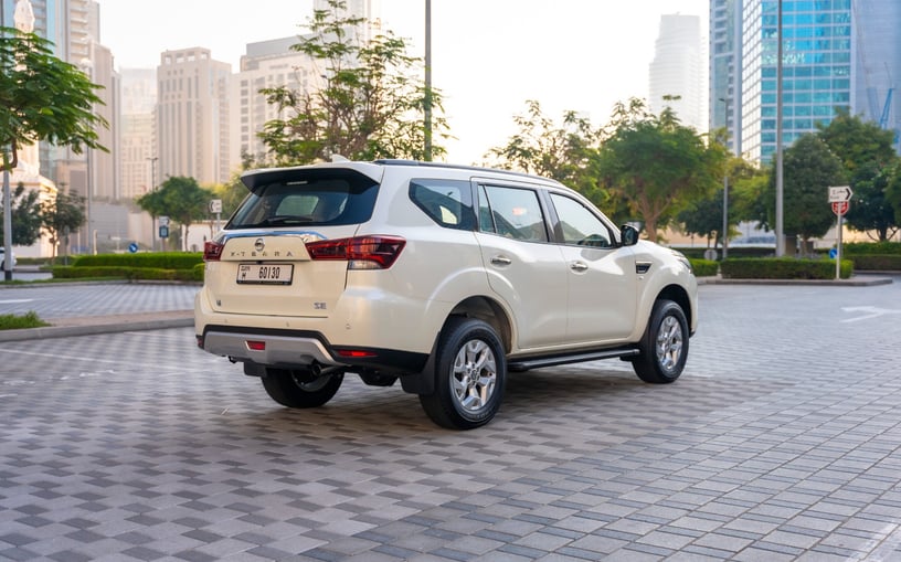 在沙迦 租 日产汽车Xterra (白色), 2025