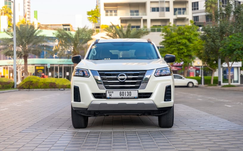 在沙迦 租 日产汽车Xterra (白色), 2025