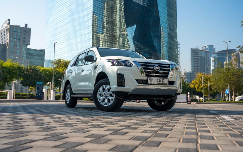 Nissan Xterra (Wei&szlig;), 2025  zur Miete in Dubai