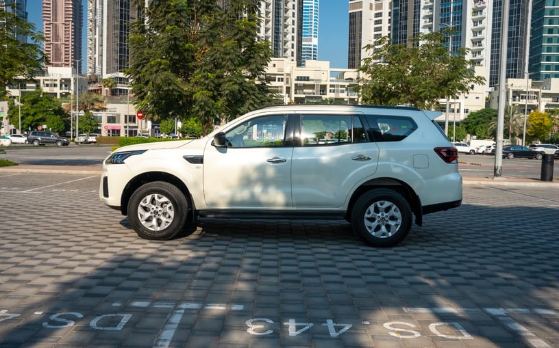 Nissan Xterra (Wei&szlig;), 2025  zur Miete in Dubai