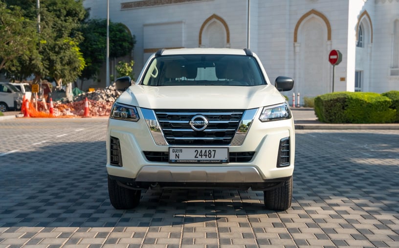 Nissan Xterra (Wei&szlig;), 2025  zur Miete in Dubai