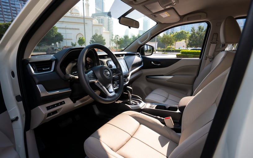Nissan Xterra (Wei&szlig;), 2025  zur Miete in Dubai