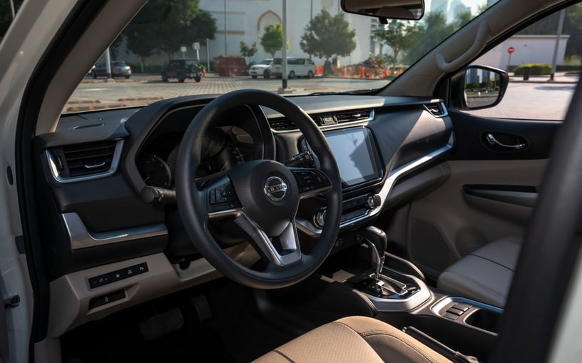 Nissan Xterra (Wei&szlig;), 2025  zur Miete in Dubai