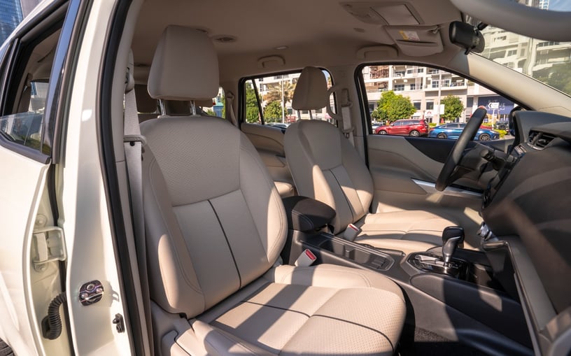 Nissan Xterra (Wei&szlig;), 2025  zur Miete in Dubai