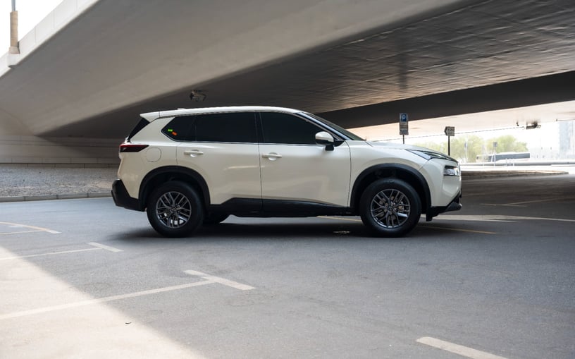 Nissan X-Trail (Wit), 2025 te huur in Sharjah