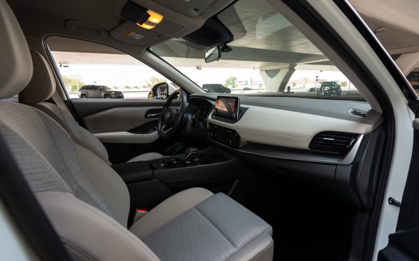 Nissan X-Trail (Wit), 2025 te huur in Sharjah