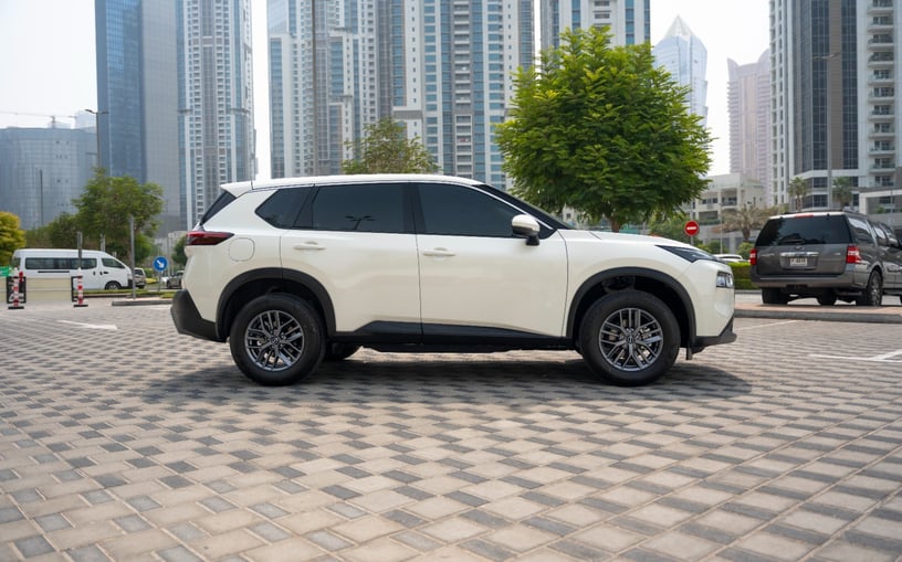 Nissan X-Trail (Белый), 2025 для аренды в Шарджа