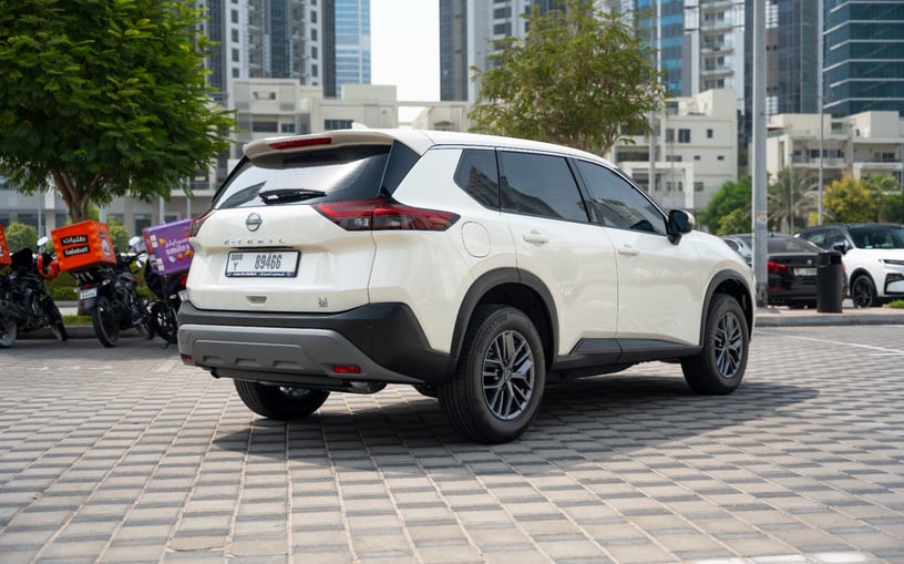 Nissan X-Trail (Белый), 2025 для аренды в Шарджа