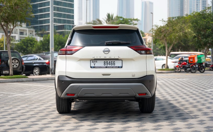 Nissan X-Trail (Белый), 2025 для аренды в Шарджа
