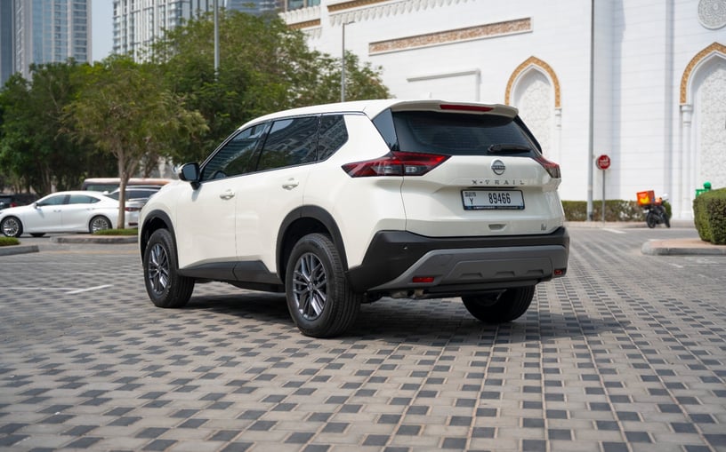 Nissan X-Trail (Белый), 2025 для аренды в Шарджа