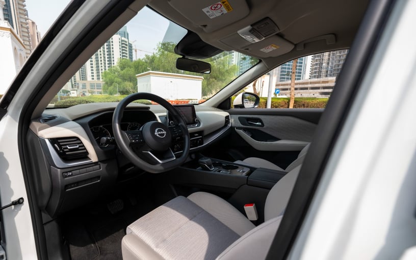 Nissan X-Trail (Белый), 2025 для аренды в Шарджа