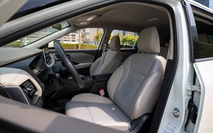 Nissan X-Trail (Белый), 2025 для аренды в Шарджа