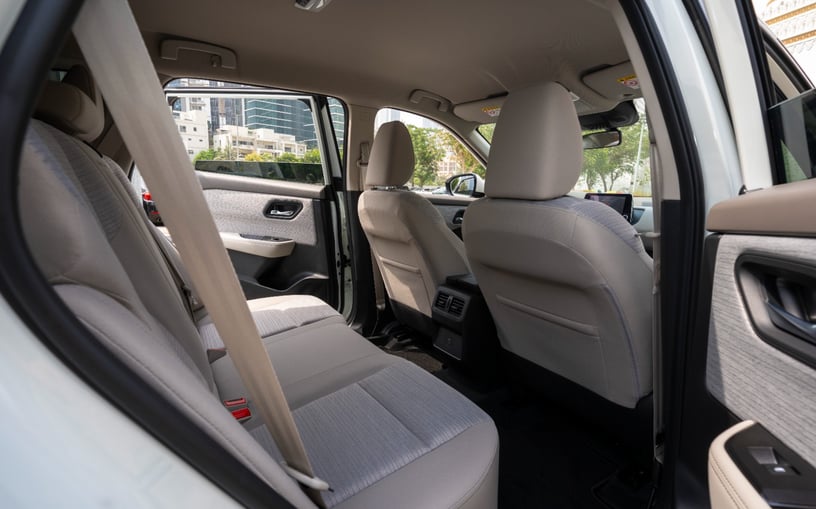 Nissan X-Trail (Белый), 2025 для аренды в Шарджа