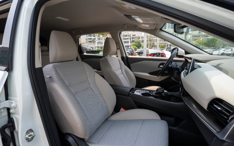 Nissan X-Trail (Белый), 2025 для аренды в Шарджа