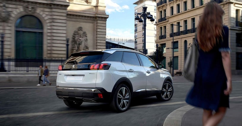 在迪拜 租 标致3008 (白色), 2022