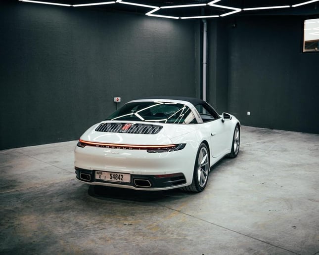 Porsche 911 Targa (Белый), 2022 для аренды в Рас-эль-Хайме