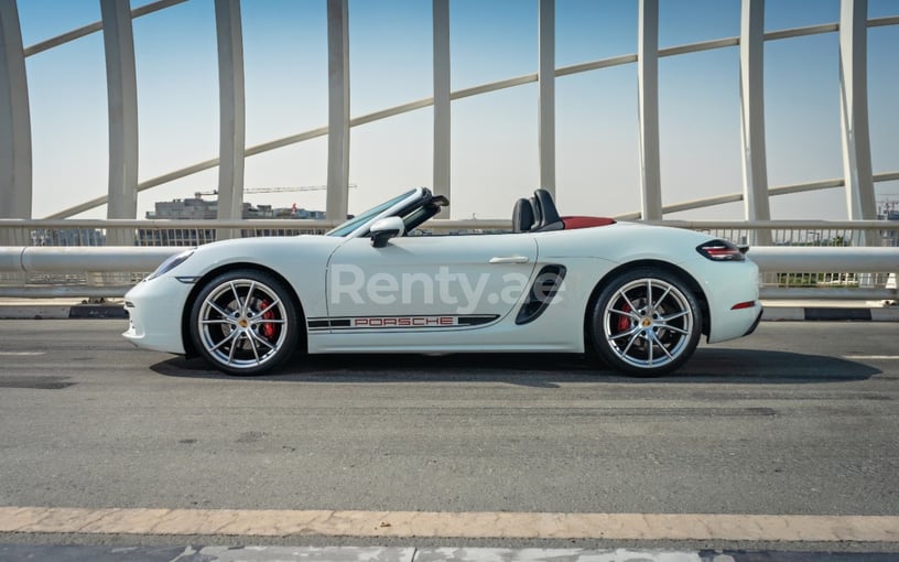 Porsche Boxster 718 (Bianca), 2019 in affitto a Dubai
