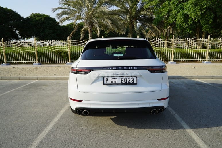 Porsche Cayenne S (Bianca), 2019 in affitto a Dubai
