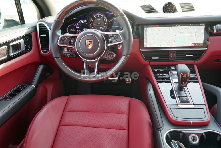 Porsche Cayenne S (Bianca), 2019 in affitto a Dubai