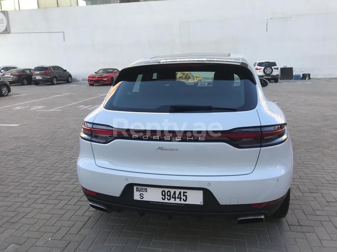 Porsche Macan (Wit), 2021 te huur in Dubai