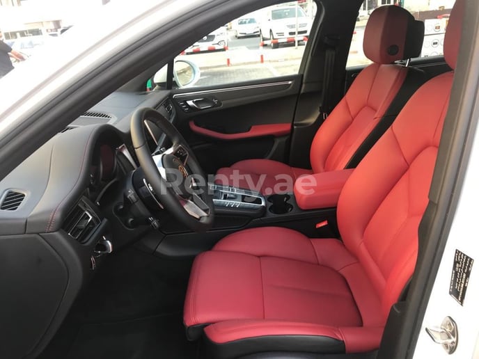 Porsche Macan (Wit), 2021 te huur in Dubai