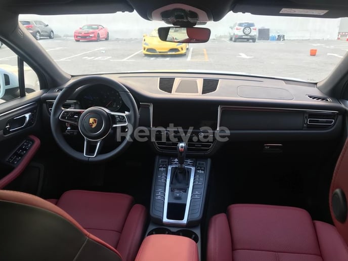 Porsche Macan (Wit), 2021 te huur in Dubai