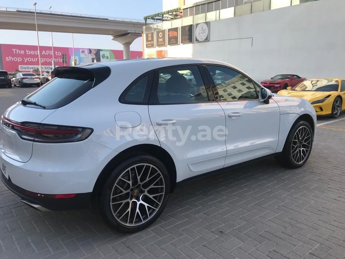 Porsche Macan (Wit), 2021 te huur in Dubai