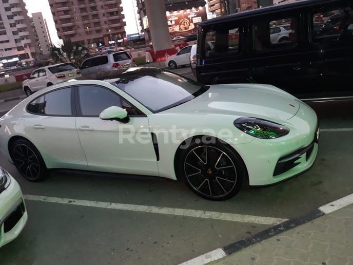 Dubai'de kiralık Porsche Panamera (Beyaz), 2019