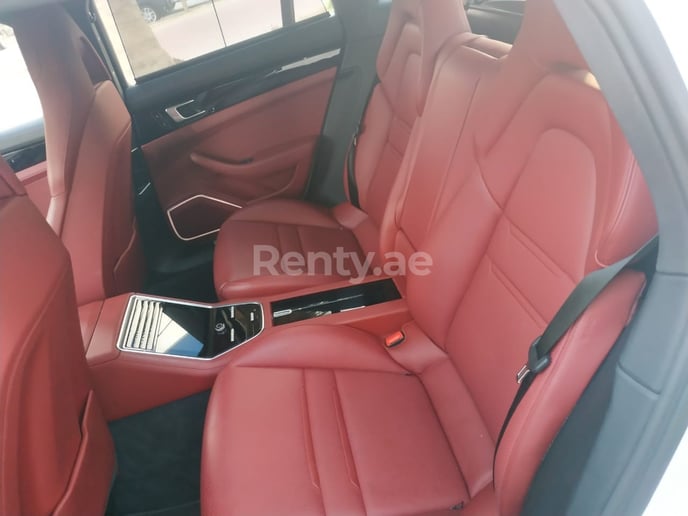 Dubai'de kiralık Porsche Panamera (Beyaz), 2019