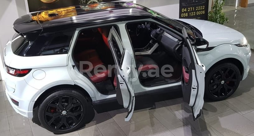 Range Rover Evoque (Белый), 2017 для аренды в Дубай