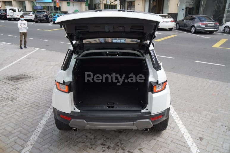 Şarika'de kiralık Range Rover Evoque (Beyaz), 2019