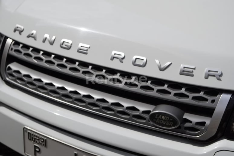 Şarika'de kiralık Range Rover Evoque (Beyaz), 2019
