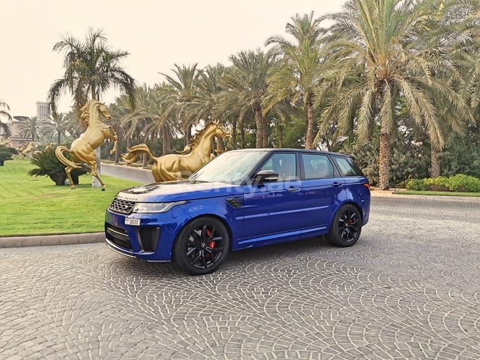 Abu Dabi'de kiralık Range Rover Sport SVR (Mavi), 2020