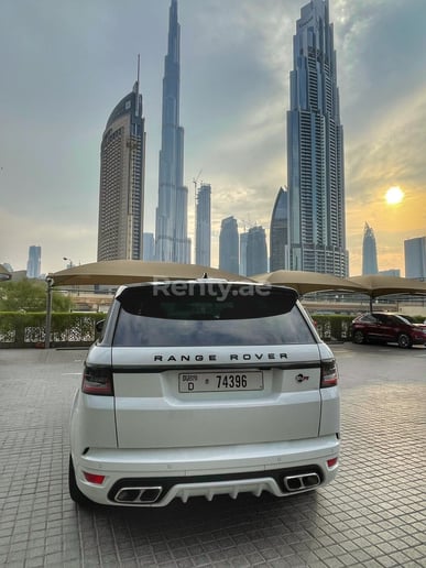 Range Rover Sport SVR (Blanc), 2020 &agrave; louer &agrave; Duba&iuml;