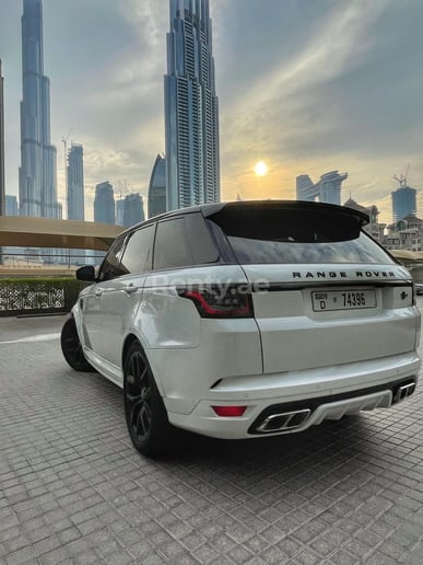 Range Rover Sport SVR (Blanc), 2020 &agrave; louer &agrave; Duba&iuml;