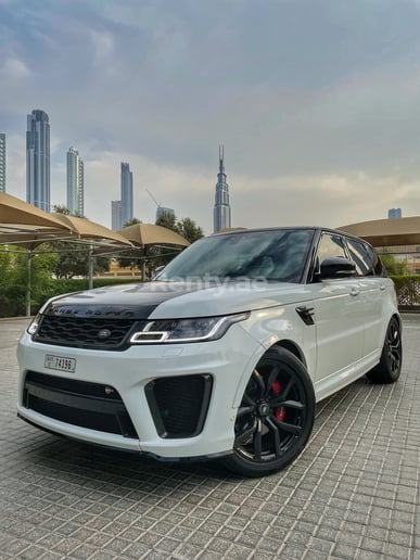 Range Rover Sport SVR (Blanc), 2020 &agrave; louer &agrave; Duba&iuml;