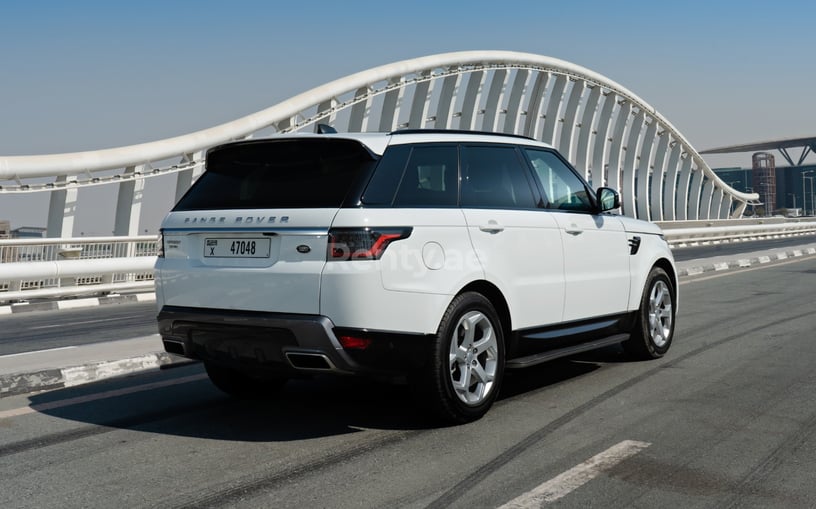 在阿布扎比 租 路虎揽胜运动 V6 (白色), 2020