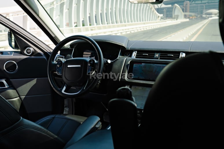 在阿布扎比 租 路虎揽胜运动 V6 (白色), 2020