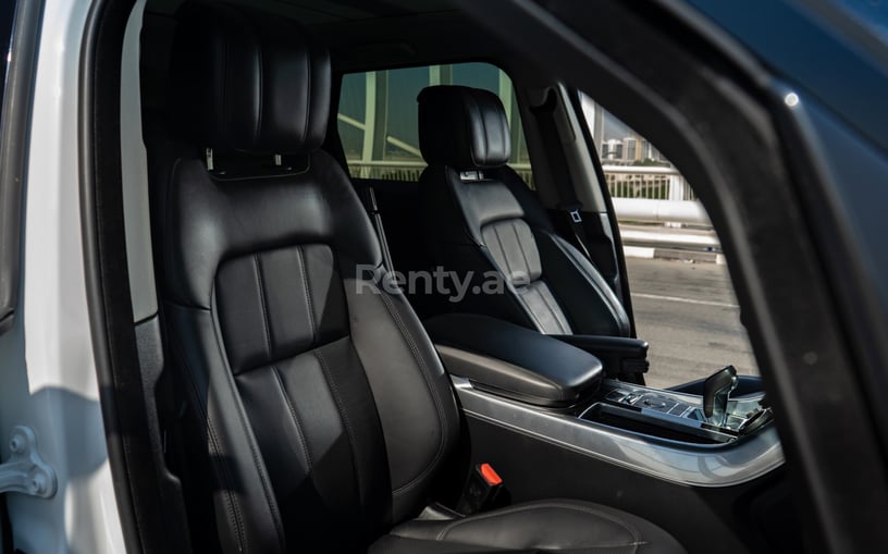 在阿布扎比 租 路虎揽胜运动 V6 (白色), 2020