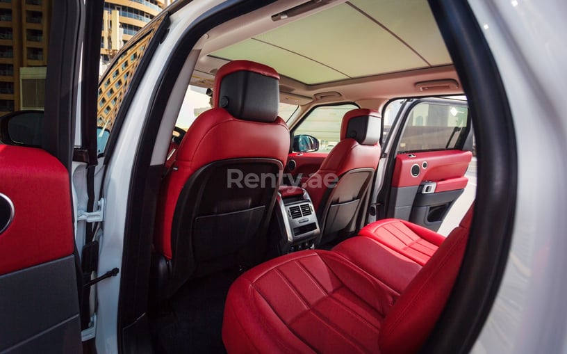 Range Rover Sport (Wit), 2020 te huur in Abu Dhabi