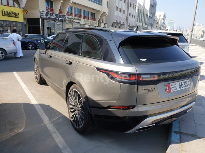 Range Rover Velar (Grigio Scuro), 2018 in affitto a Abu Dhabi