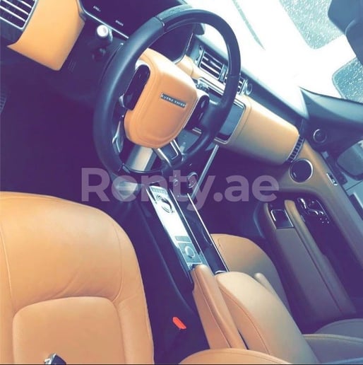 Range Rover Velar (Grigio Scuro), 2018 in affitto a Abu Dhabi