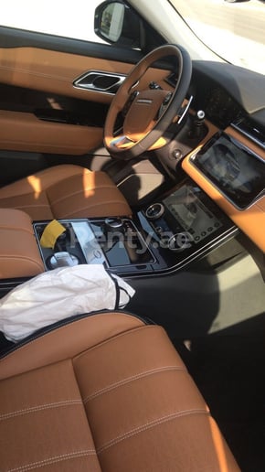 Range Rover Velar (Blanc), 2019 &agrave; louer &agrave; Duba&iuml;